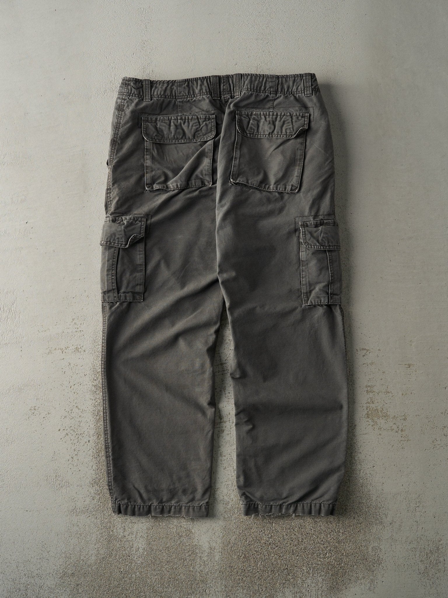 Vintage Y2K Grey Wind River Flannel Lined Cargo Pants (36x29.5) - Image 2