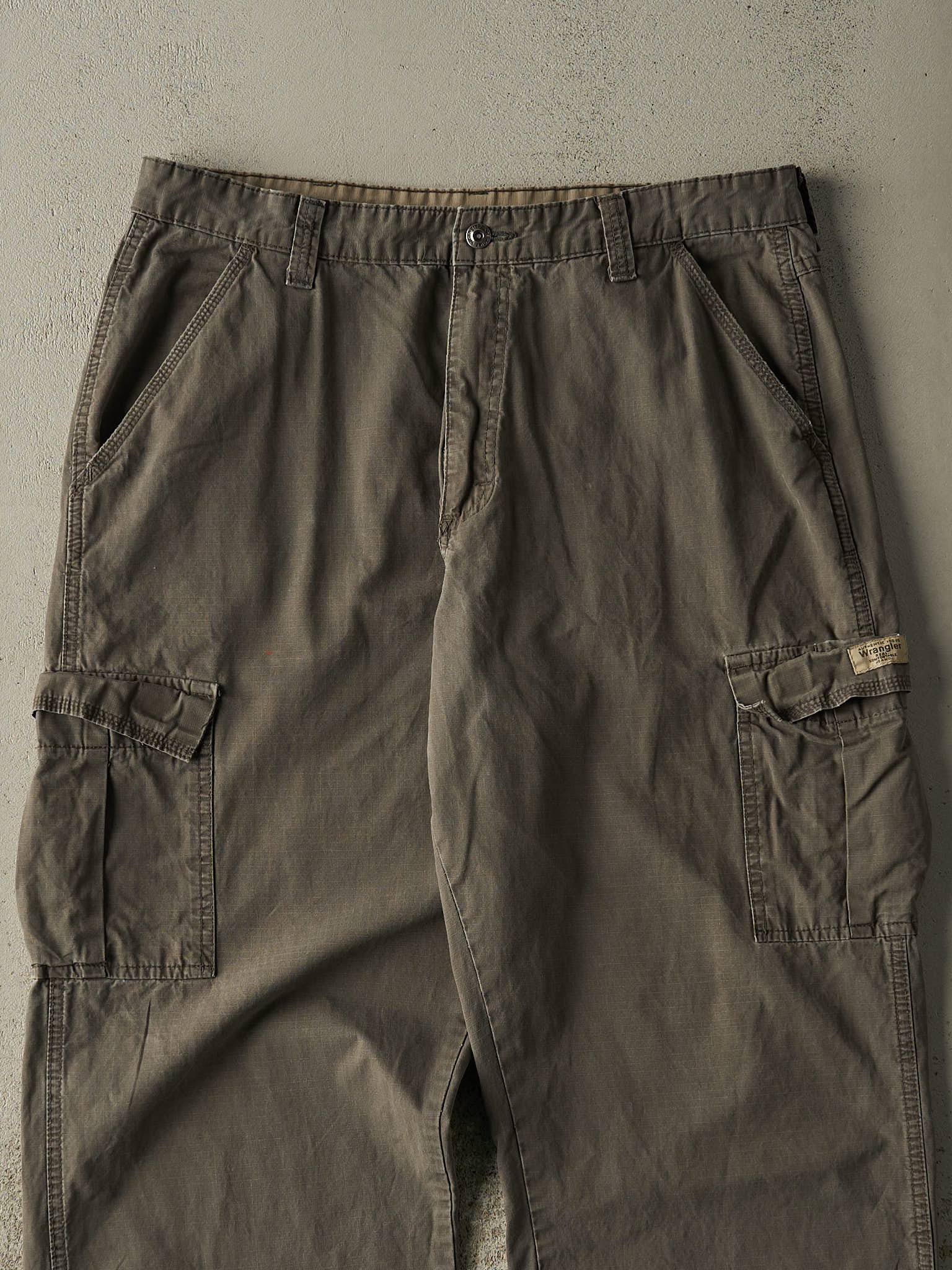 Vintage Y2K Grey Wrangler Cargo Pants (36x30) - Image 4