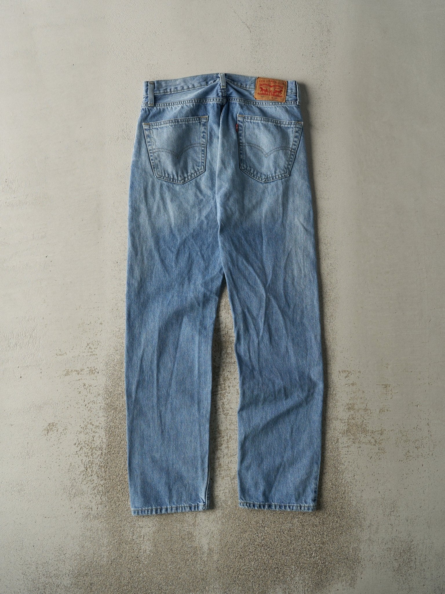 Vintage Y2K Light Wash Levi's 505 Jeans (32x32.5) - Image 3