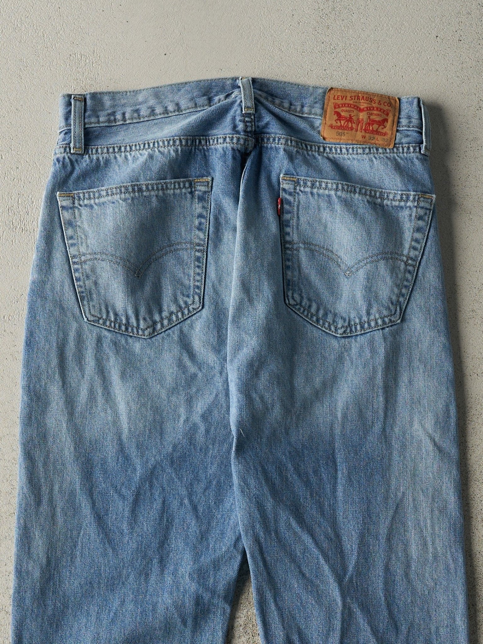 Vintage Y2K Light Wash Levi's 505 Jeans (32x32.5) - Image 5