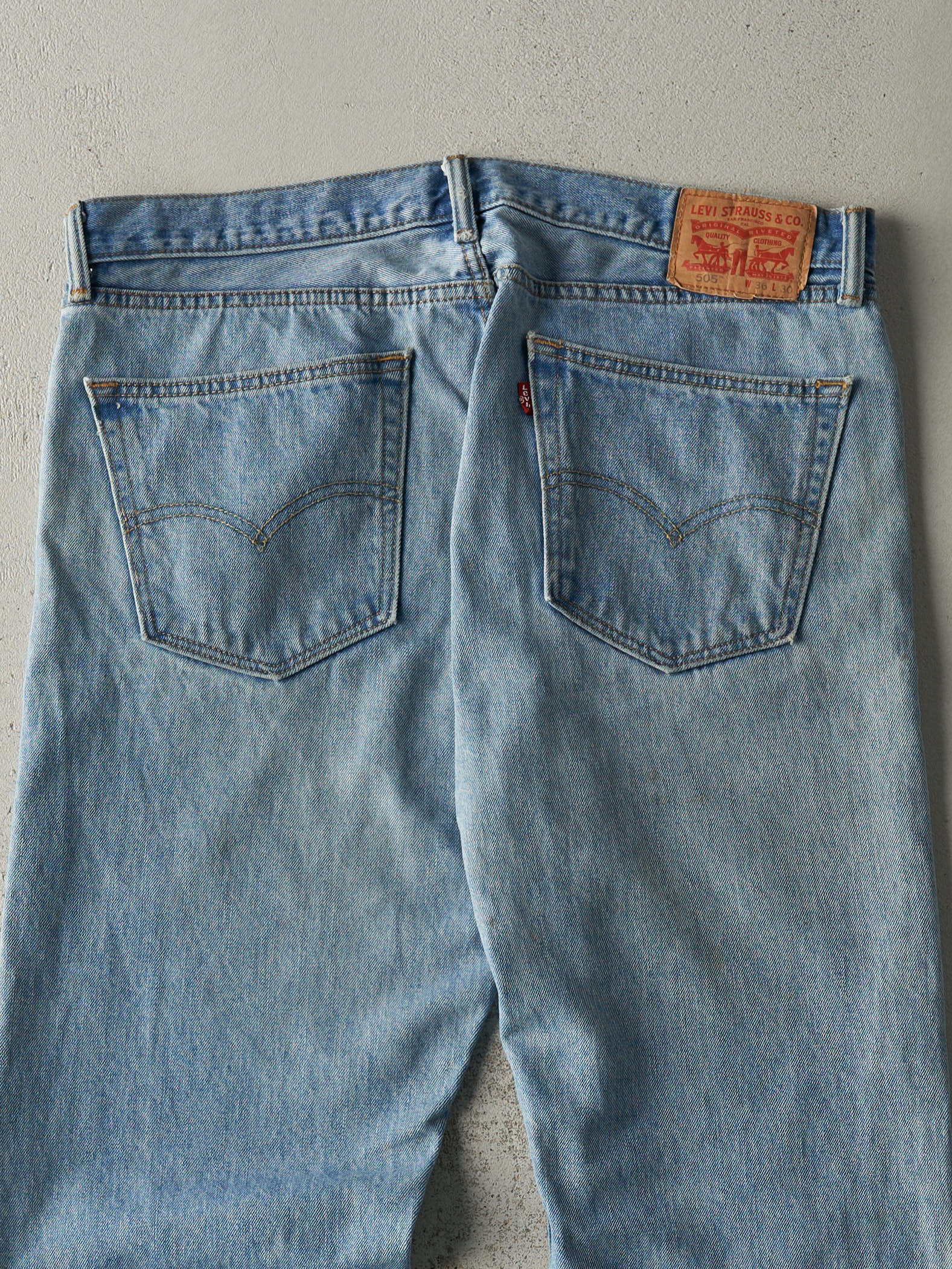 Vintage Y2K Light Wash Levi's 505 Jeans (38x30.5) - Image 4