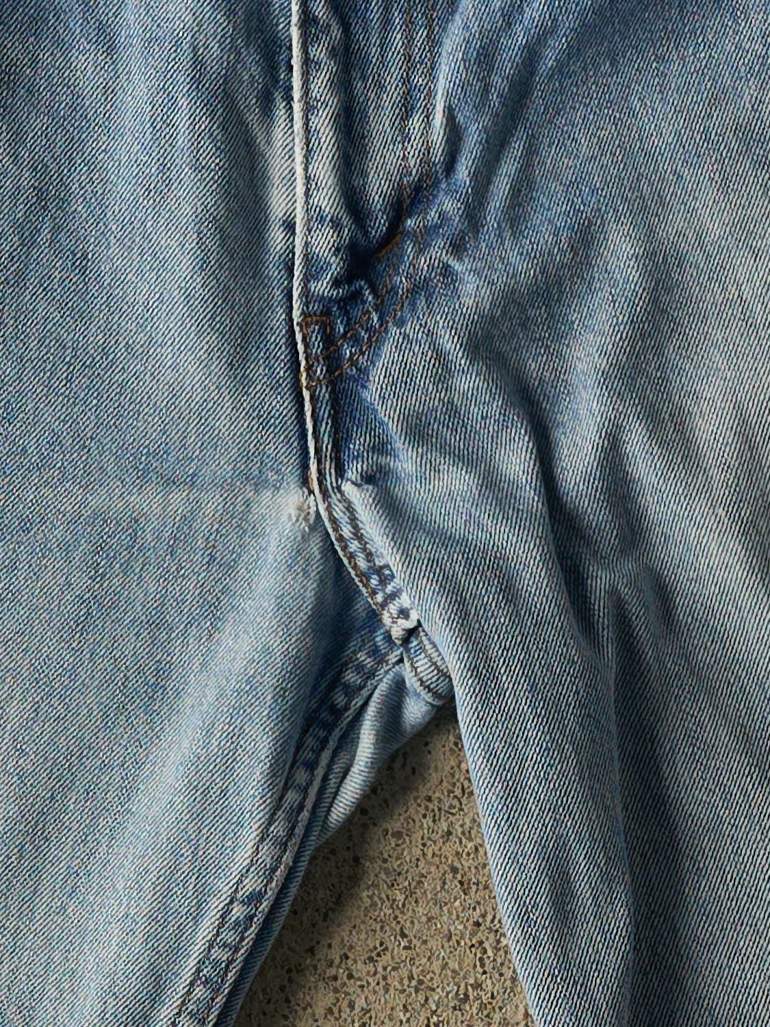 Vintage Y2K Light Wash Levi's 550 Cut Off Jean Shorts (35x9.5) - Image 5