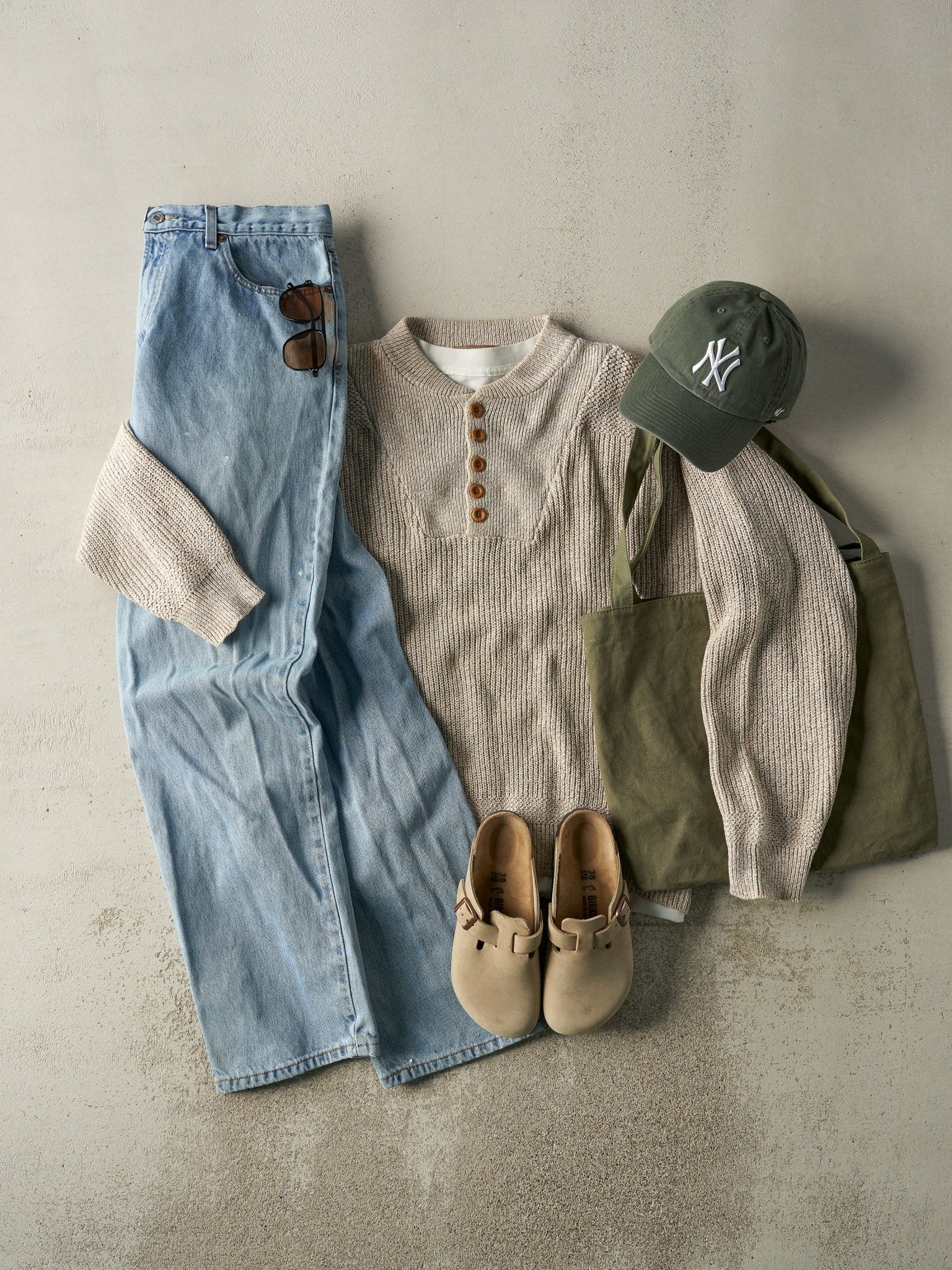 Vintage Y2K Light Wash Levi's 550 Jeans (34x33) - Image 2
