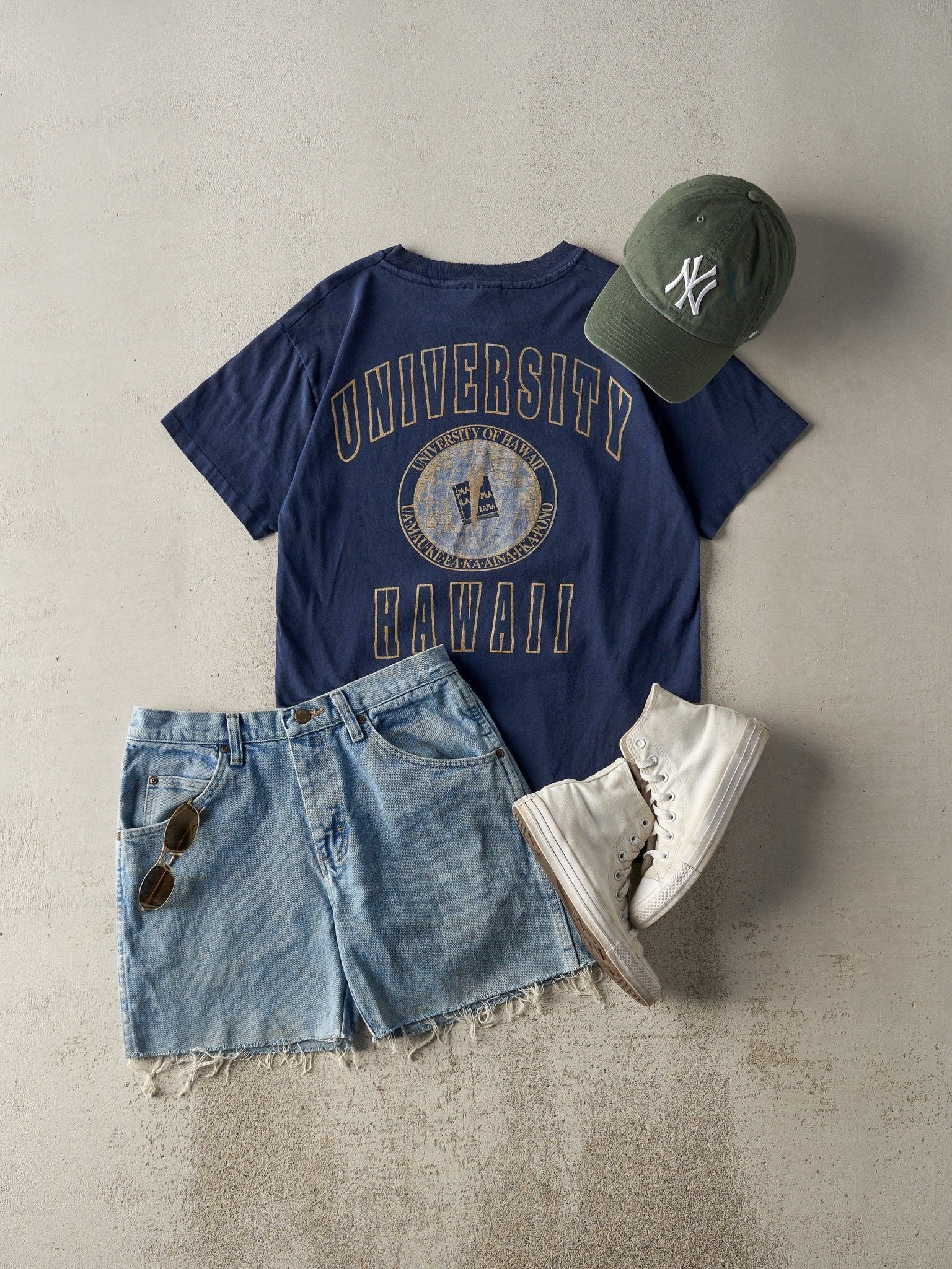 Vintage Y2K Light Wash Wrangler Cut Off Jean Shorts (29x5.5) - Image 2