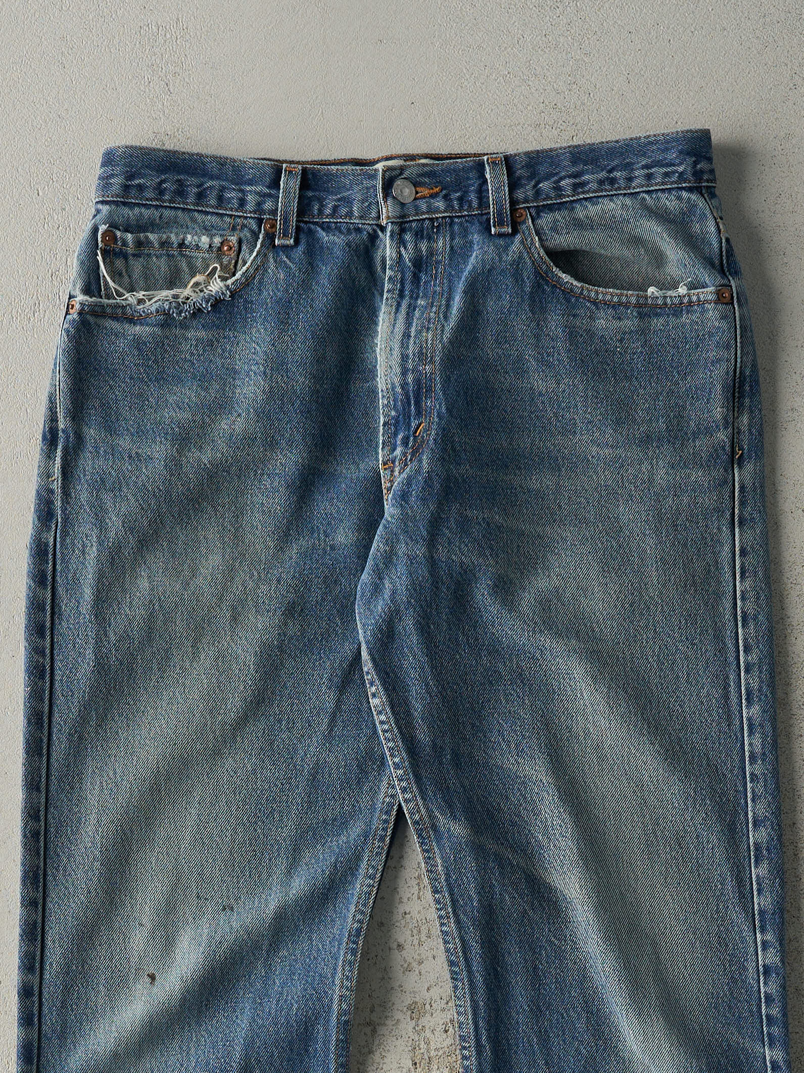 Vintage Y2K Mid Wash Levi's 505 Jeans (33.5x30.5) - Image 4