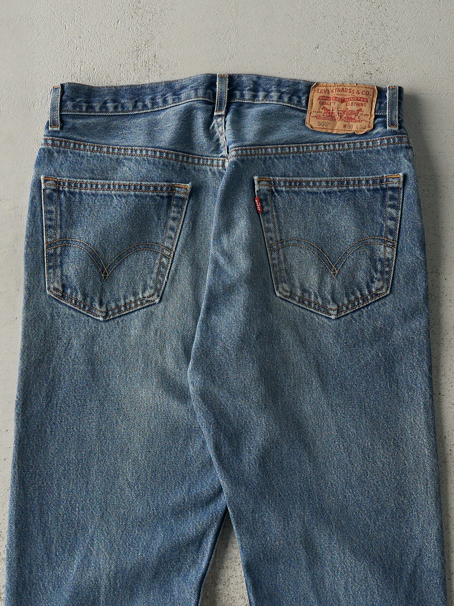 Vintage Y2K Mid Wash Levi's 505 Jeans (33.5x30.5) - Image 5