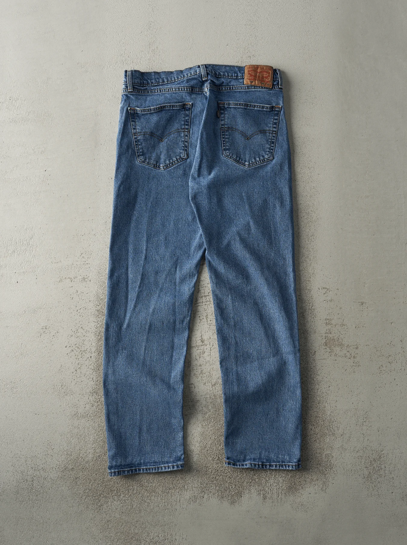 Vintage Y2K Mid Wash Levi's 505 Jeans (33x30.5) - Image 2
