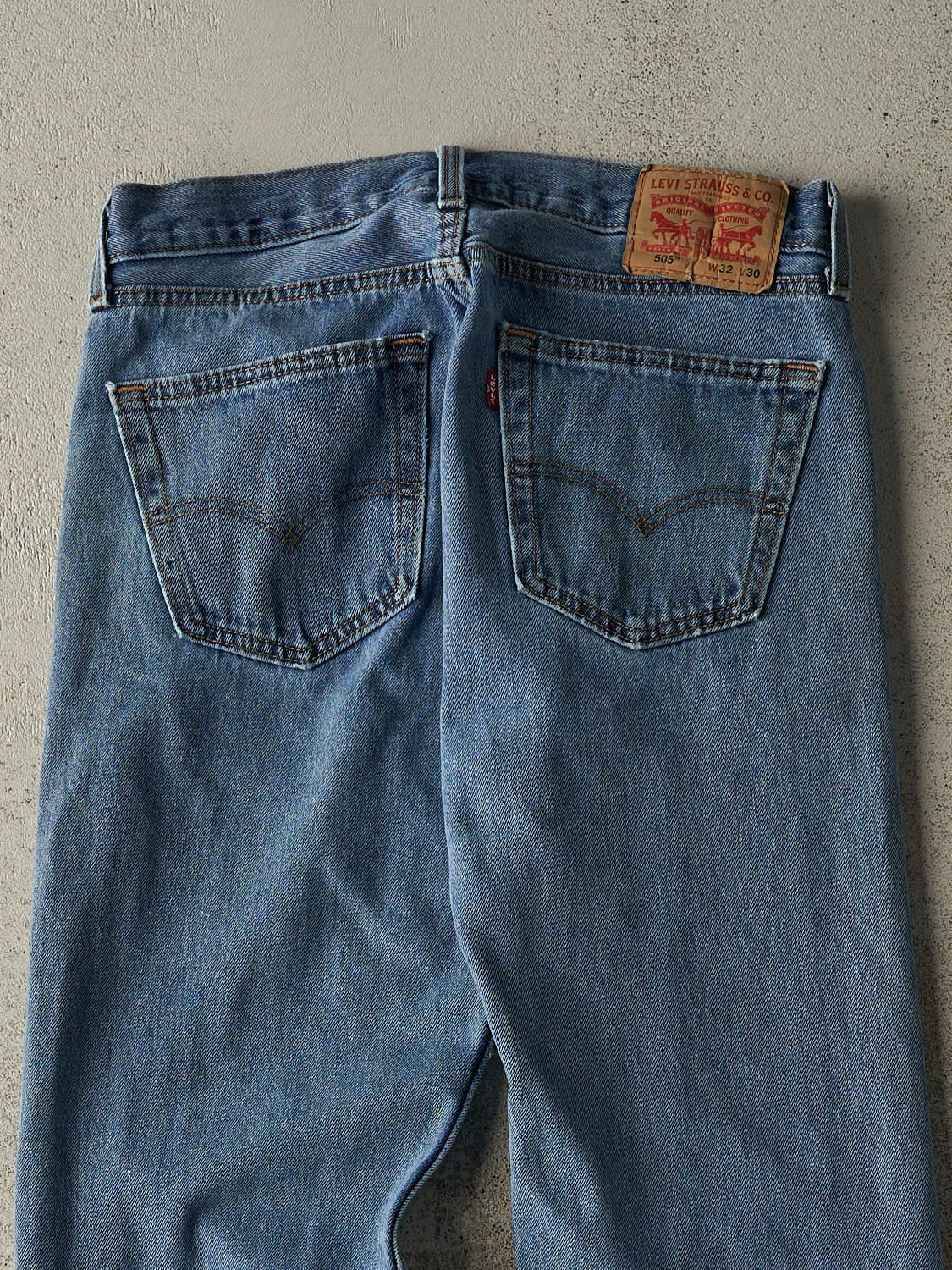 Vintage Y2K Mid Wash Levi's 505 Jeans (31x28.5) - Image 4