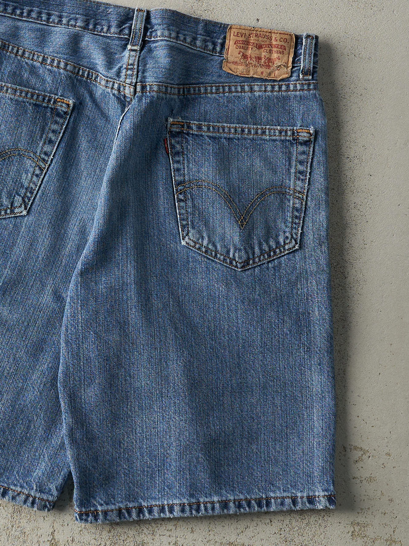 Vintage Y2K Mid Wash Levi's 550 Jean Shorts (34x10) - Image 5