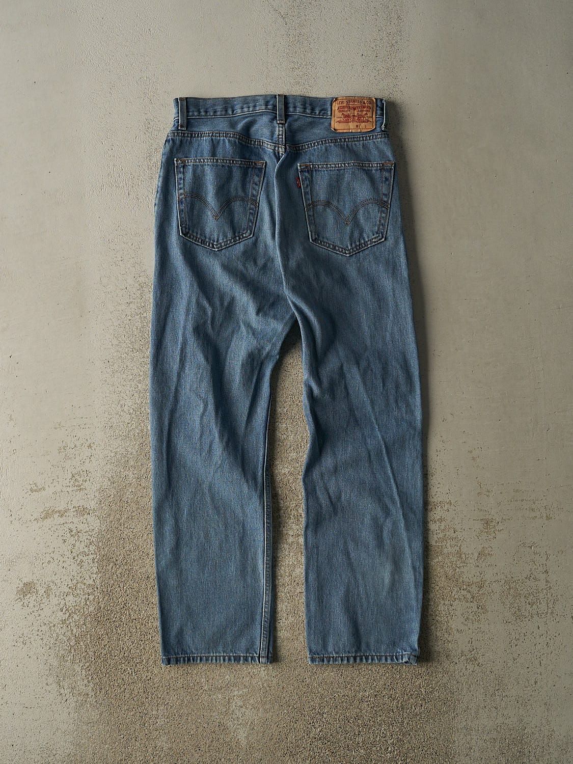 Vintage Y2K Mid Wash Levi's Jeans (30x30) - Image 3