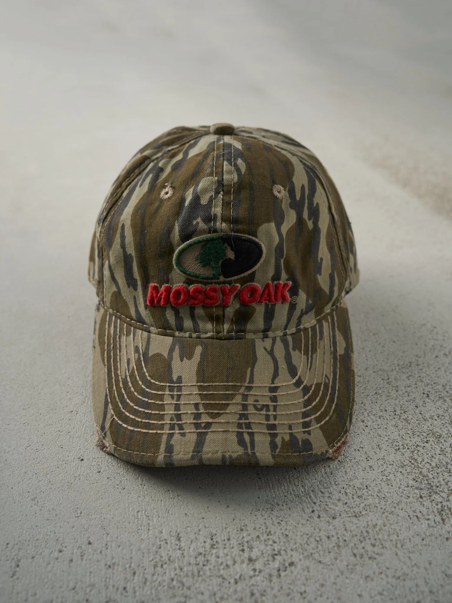 Vintage Y2K Embroidered Mossy Oak Camo Strapback Hat