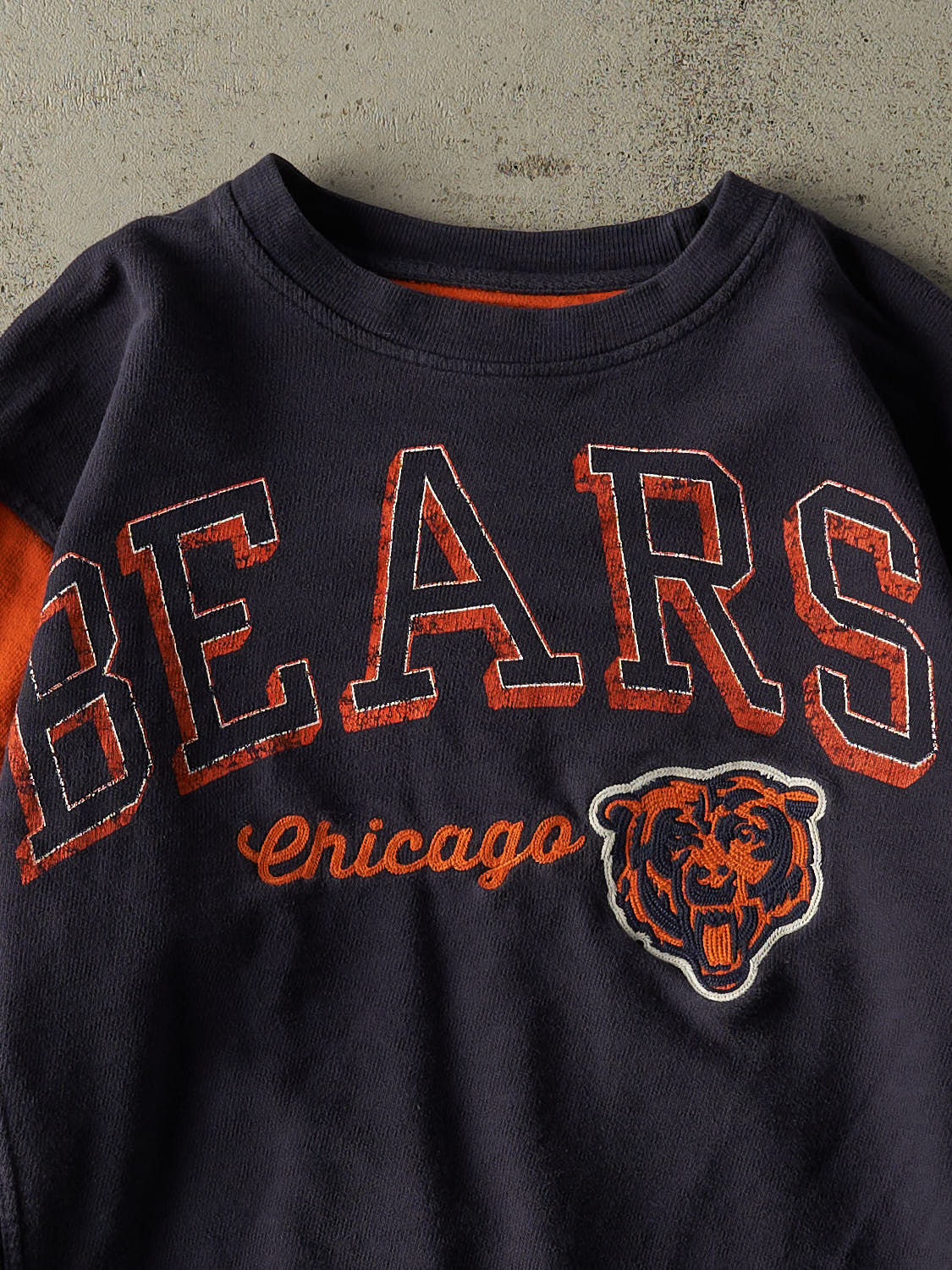 Vintage Y2K Navy Blue Chicago Bears Embroidered Lightweight Crewneck (M) - Image 2
