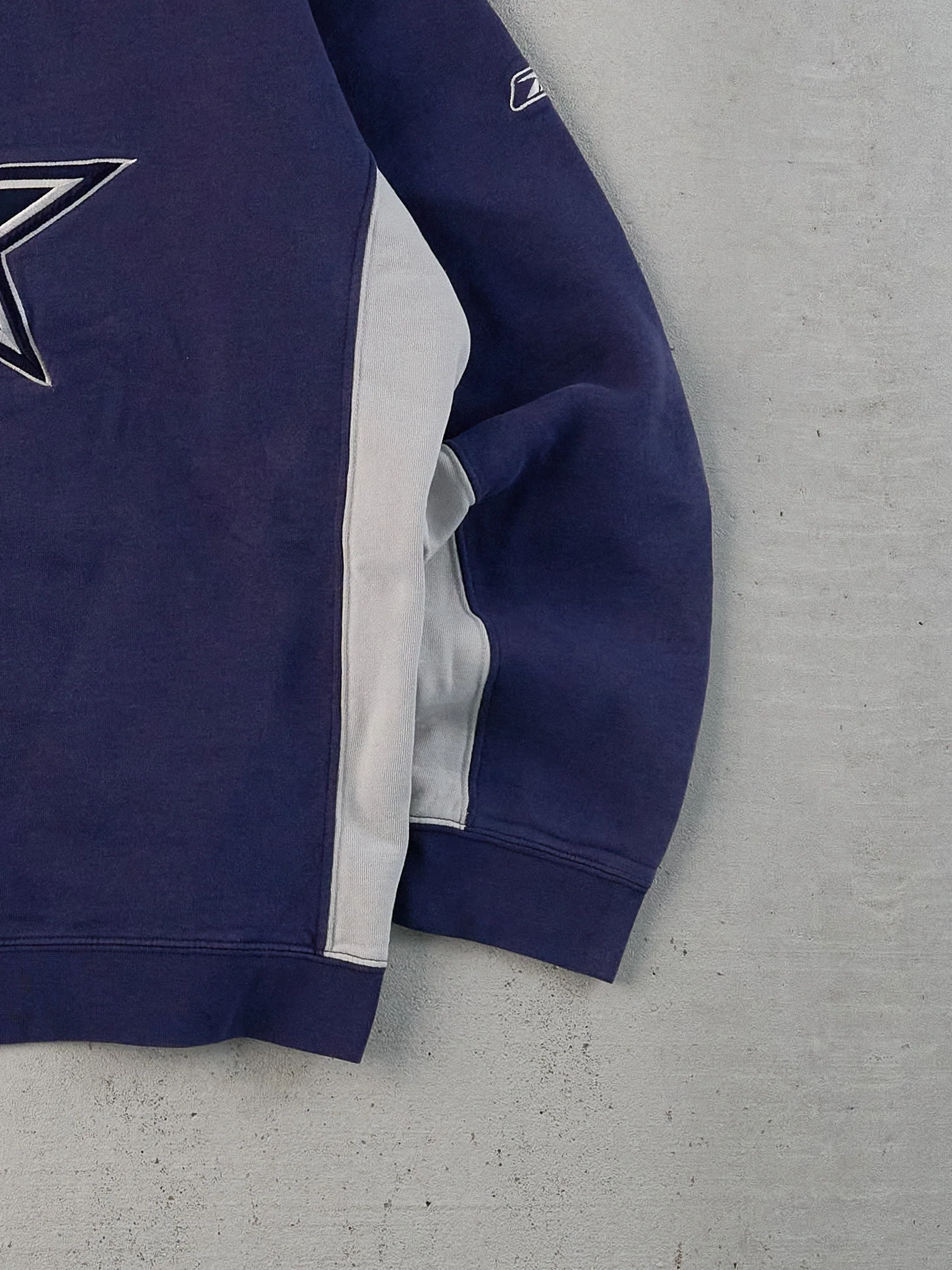 Vintage Y2K Navy Blue Dallas Cowboys NFL Crewneck (L) - Image 3
