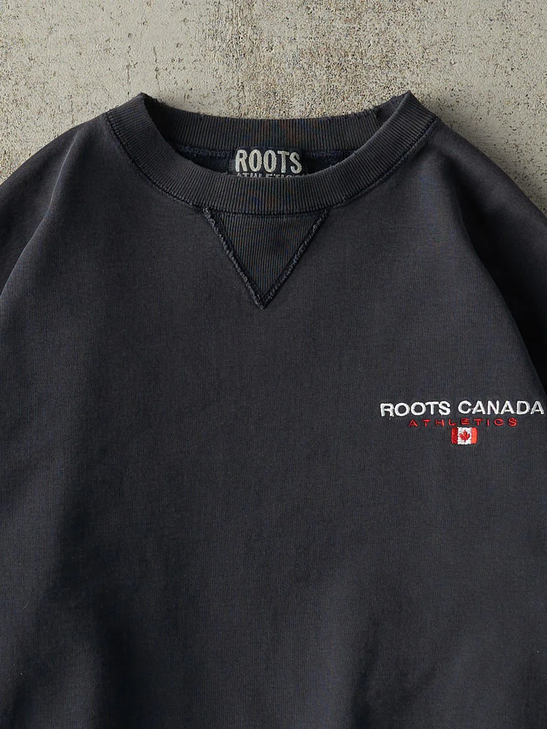 Vintage Y2K Navy Blue Embroidered Roots Canada Crewneck (M) - Image 2