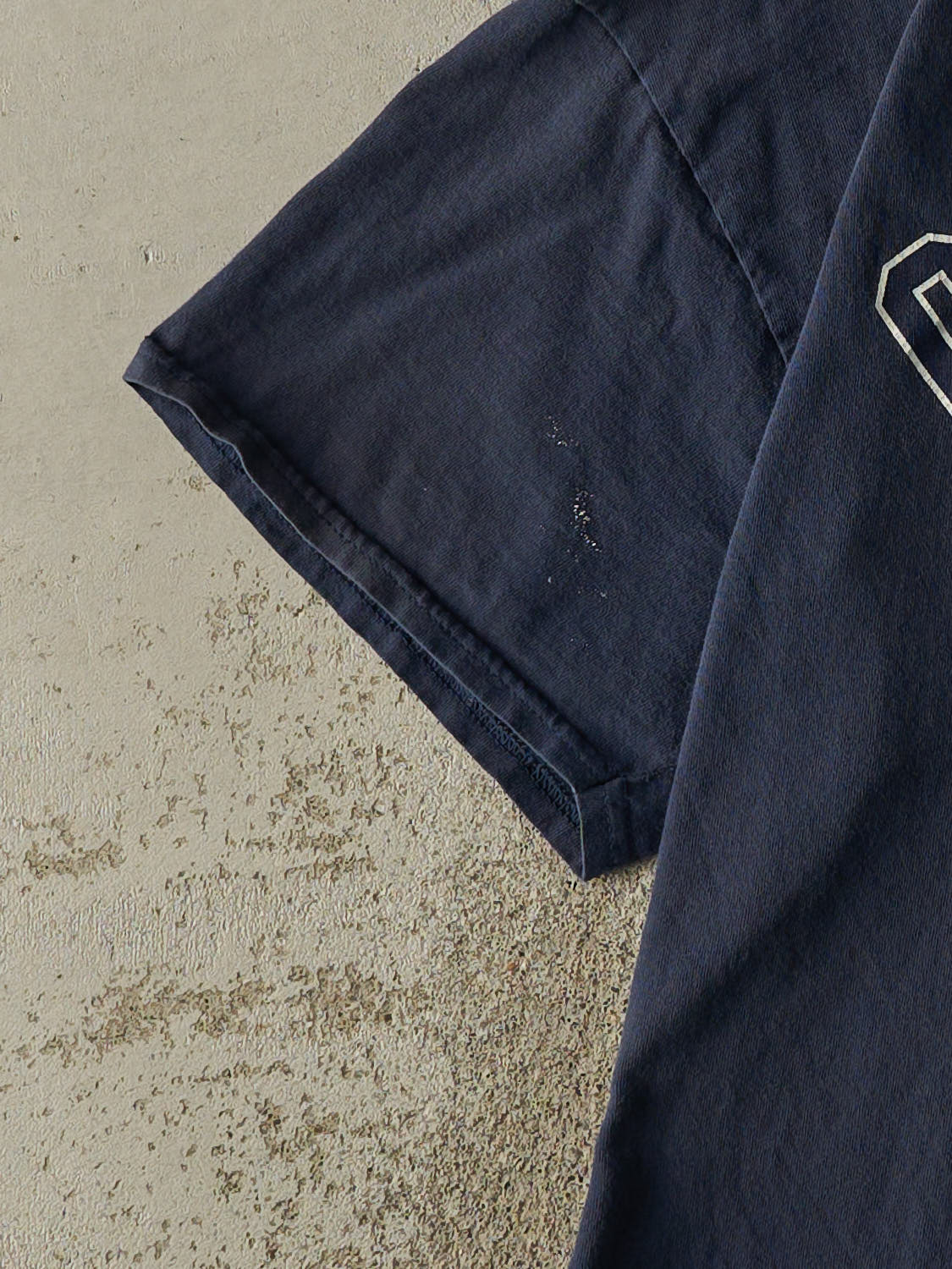 Vintage Y2K Navy Blue University of Illinois at Chicago Tee (L) - Image 3