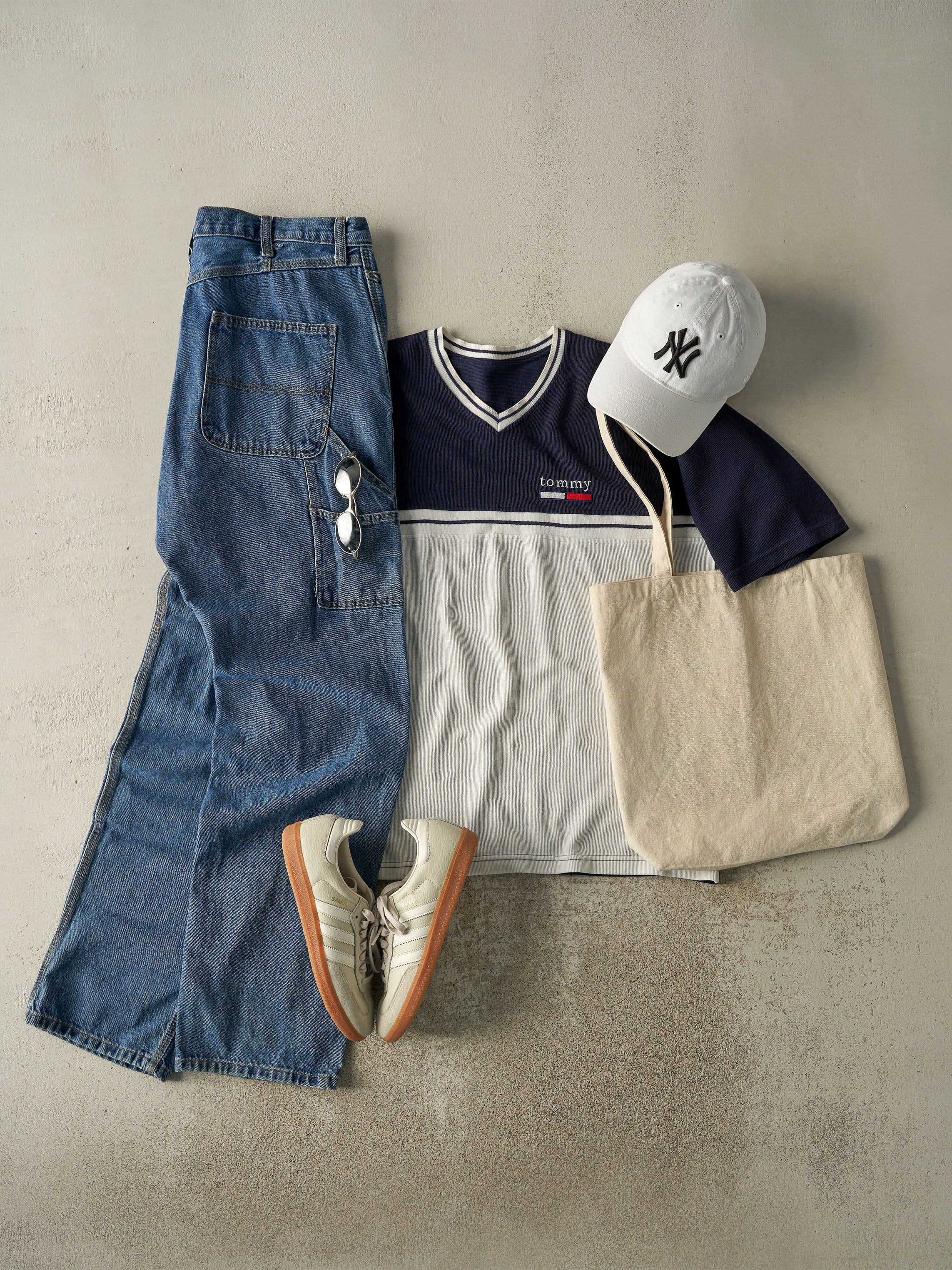 Vintage Y2K Navy Blue & White Tommy Hilfiger Embroidered Textured Tee (L/XL) - Image 2