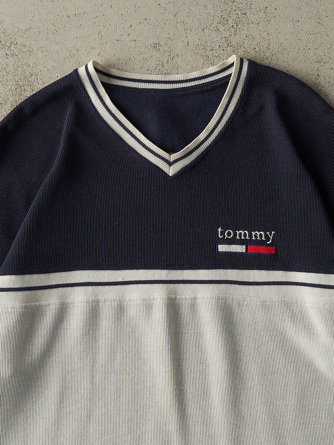 Vintage Y2K Navy Blue & White Tommy Hilfiger Embroidered Textured Tee (L/XL) - Image 4
