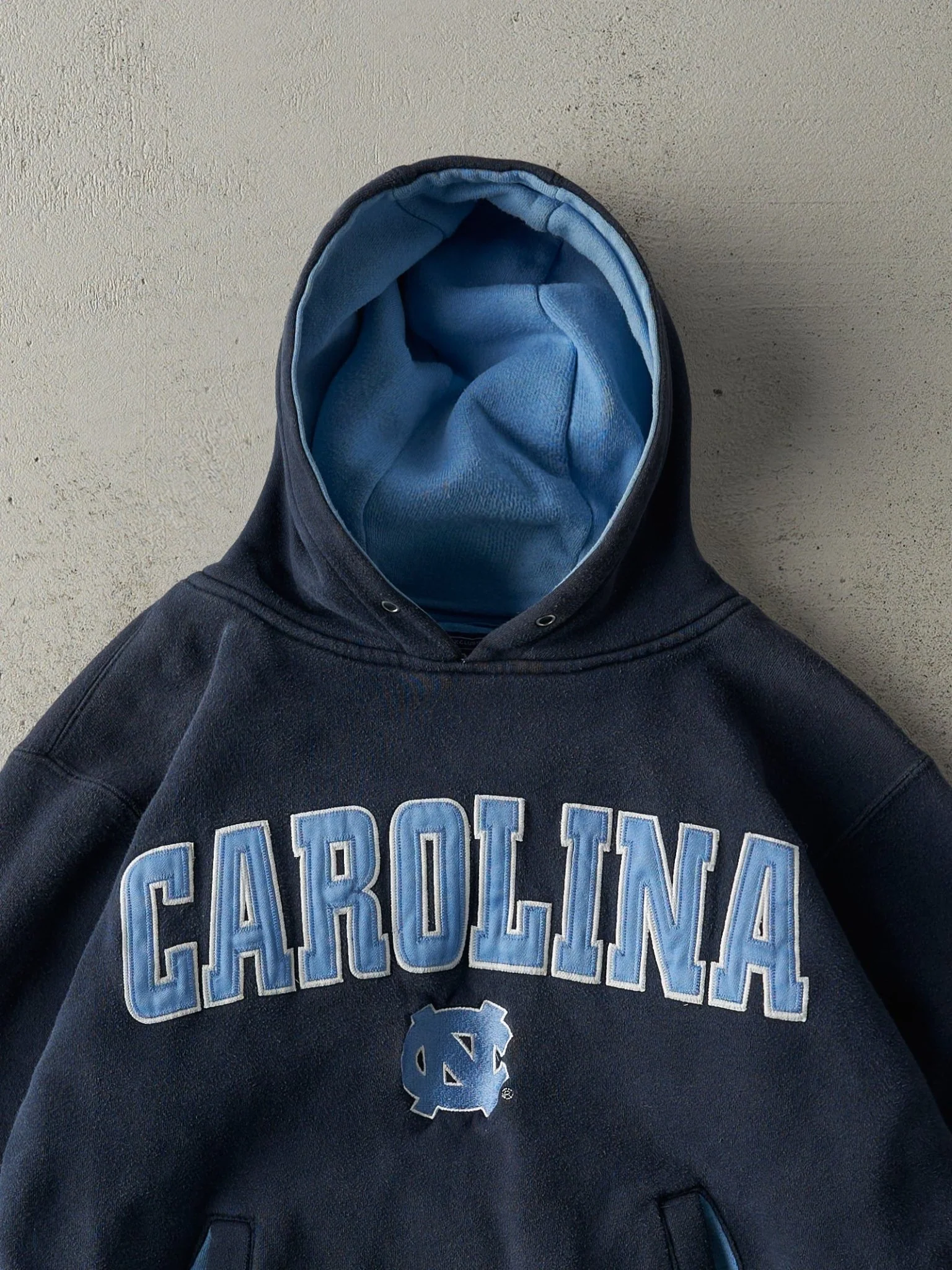 Vintage Y2K North Carolina Tar Heels Hoodie (M) - Image 2