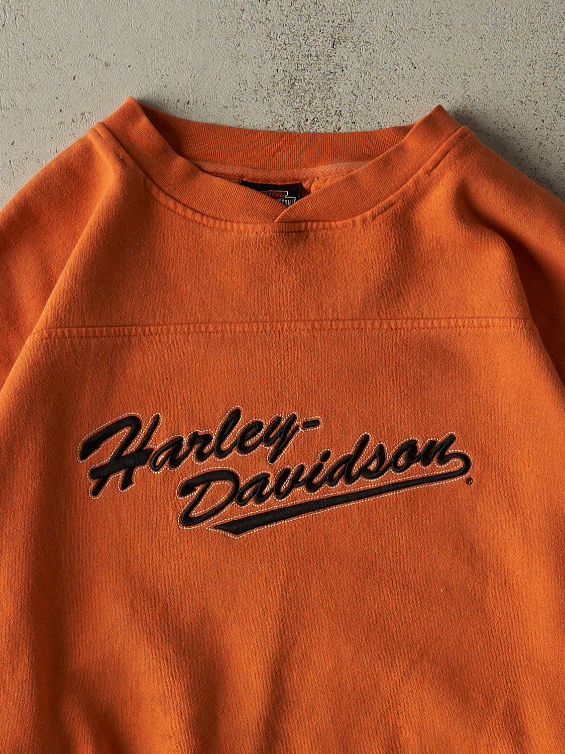 Vintage Y2K Orange Harley Davidson Reading PA Embroidered Crewneck (XL/XXL) - Image 2
