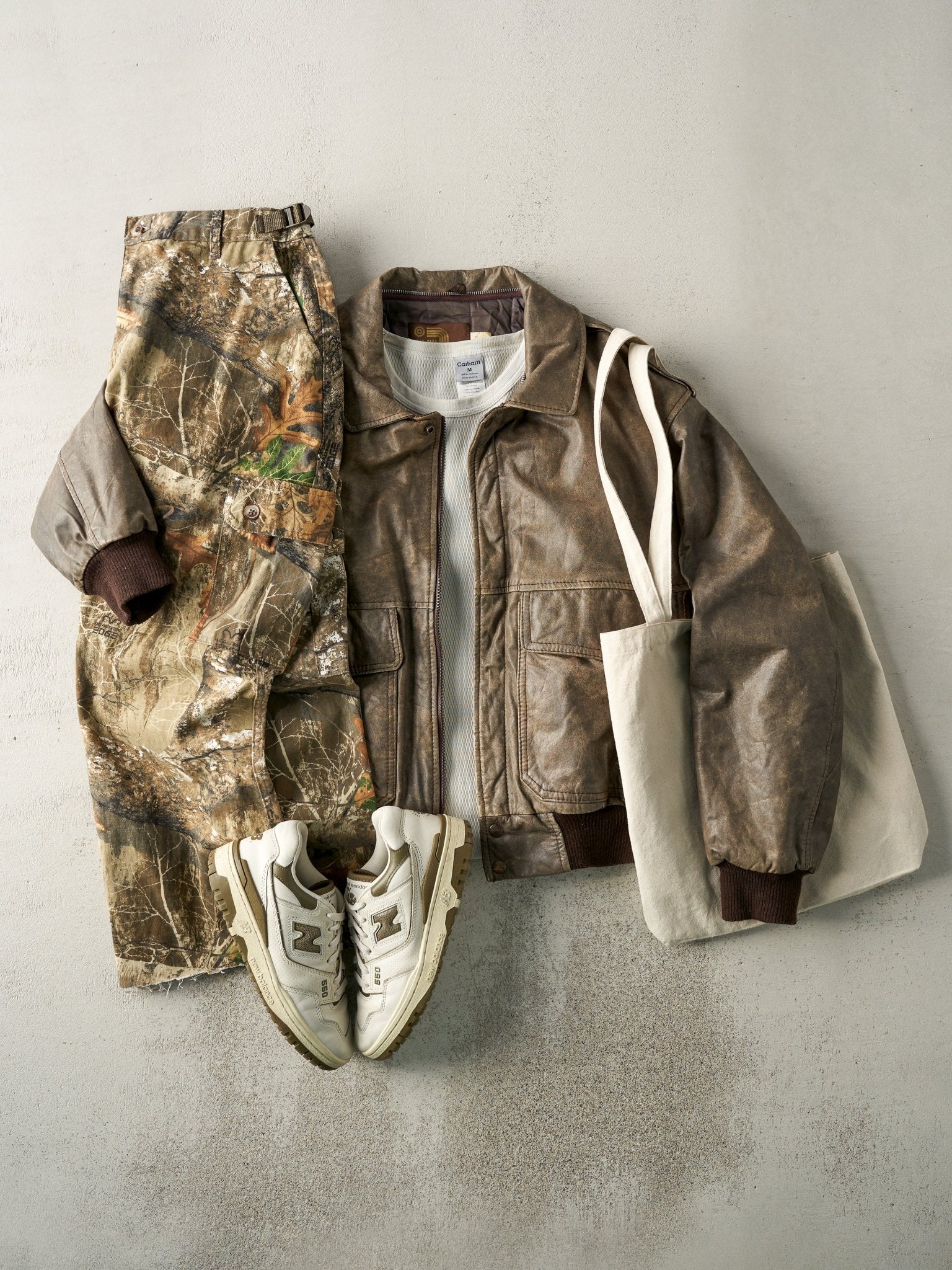 Vintage Y2K Realtree Camo Cargo Pants (33x25) - Image 2