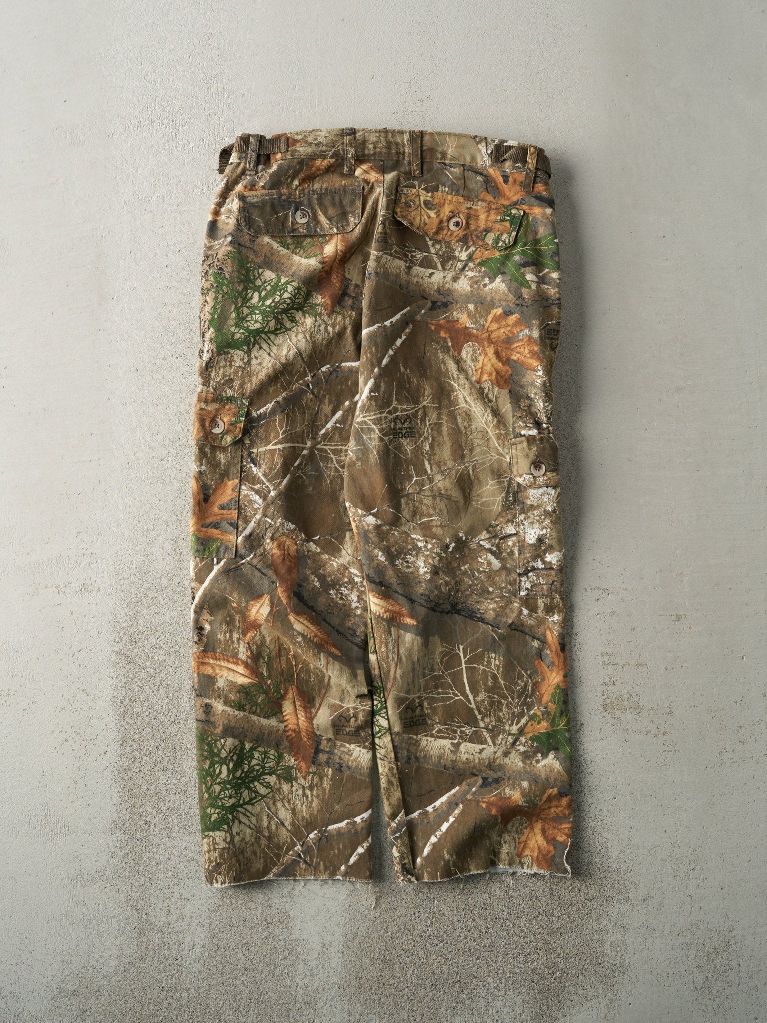Vintage Y2K Realtree Camo Cargo Pants (33x25) - Image 3