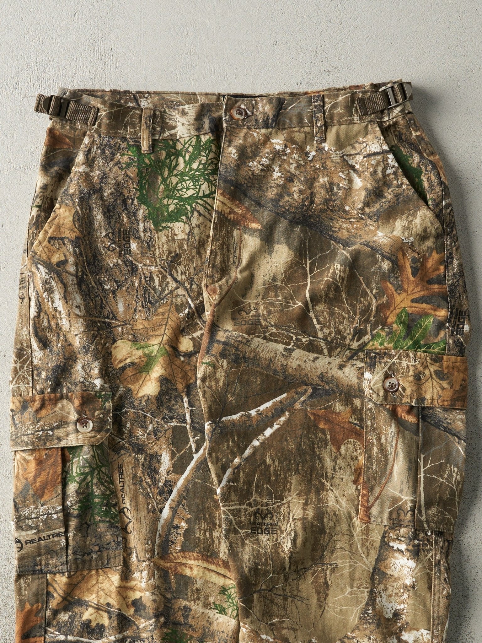 Vintage Y2K Realtree Camo Cargo Pants (33x25) - Image 4
