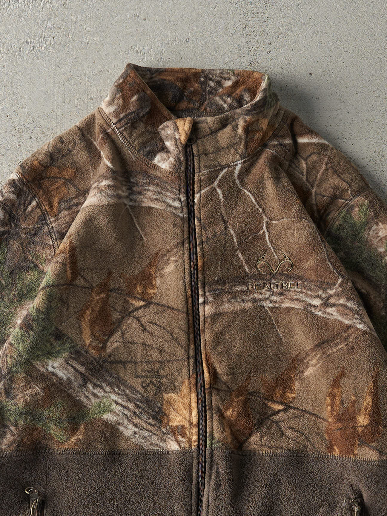 Vintage Y2K Realtree Camo Fleece Zip Up Jacket (M) - Image 2