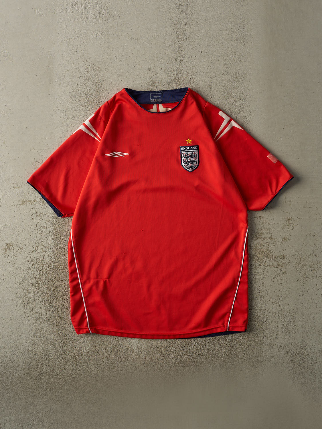 Vintage Y2K Red England Umbro Soccer Jersey (L/XL)