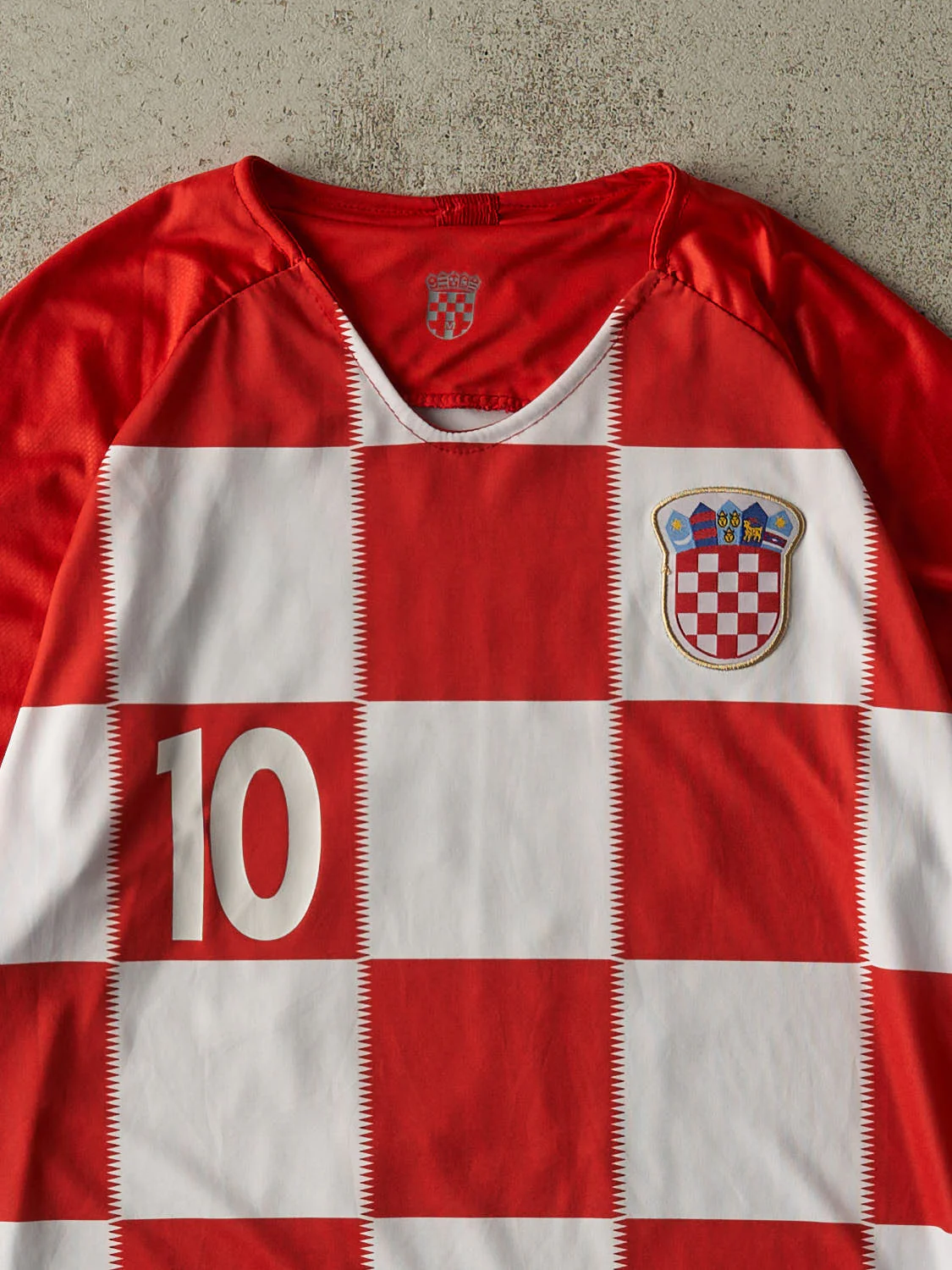 Vintage Y2K Red & White Croatia #10 Luka Modricj Soccer Jersey (M/L) - Image 3