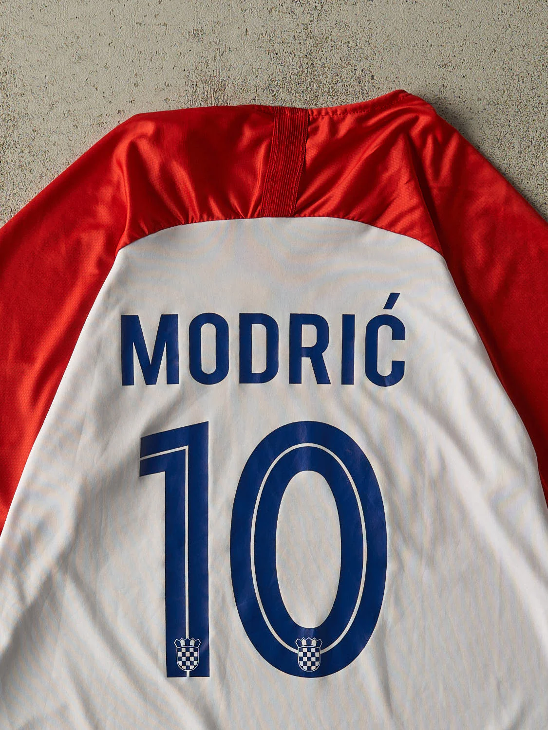 Vintage Y2K Red & White Croatia #10 Luka Modricj Soccer Jersey (M/L) - Image 4