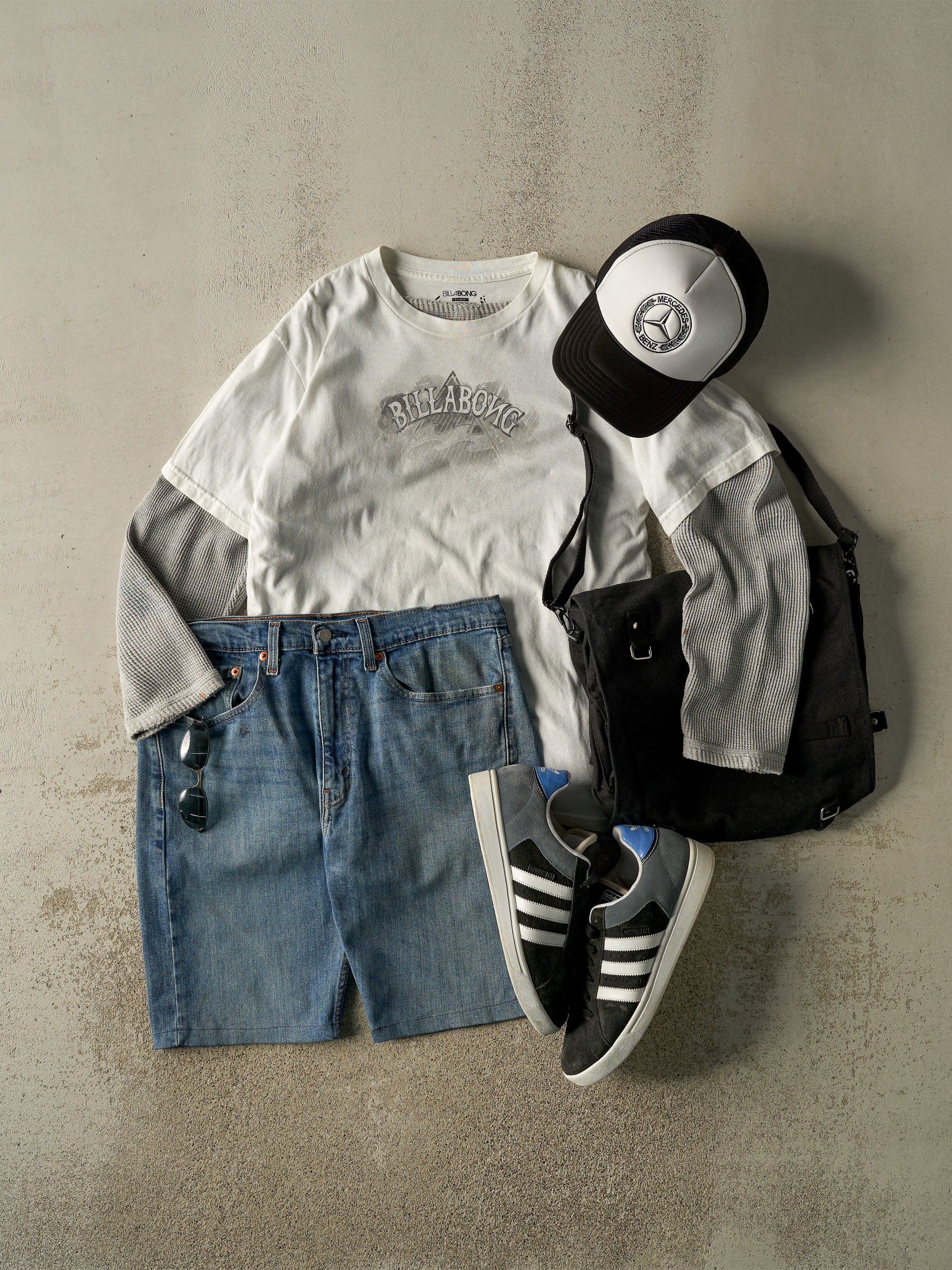 Vintage Y2K White Billabong Tee (S/M) - Image 2