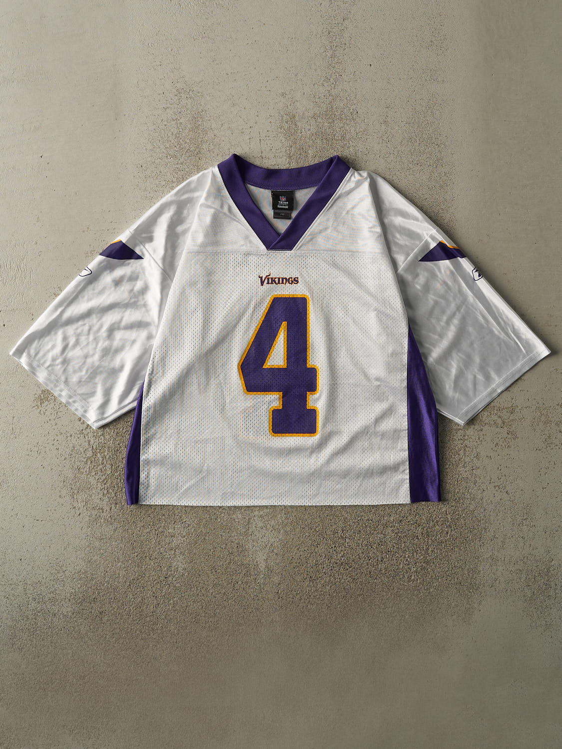 Vintage Y2K White Minnesota Vikings Brett Favre #4 Cropped Boxy Jersey (M)