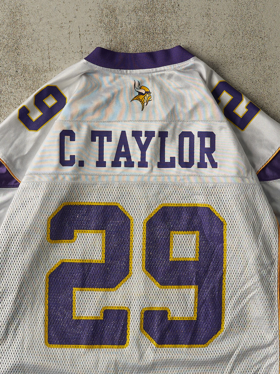 Vintage Y2K White Minnesota Vikings Chester Taylor #29 Cropped Jersey (L/XL) - Image 4