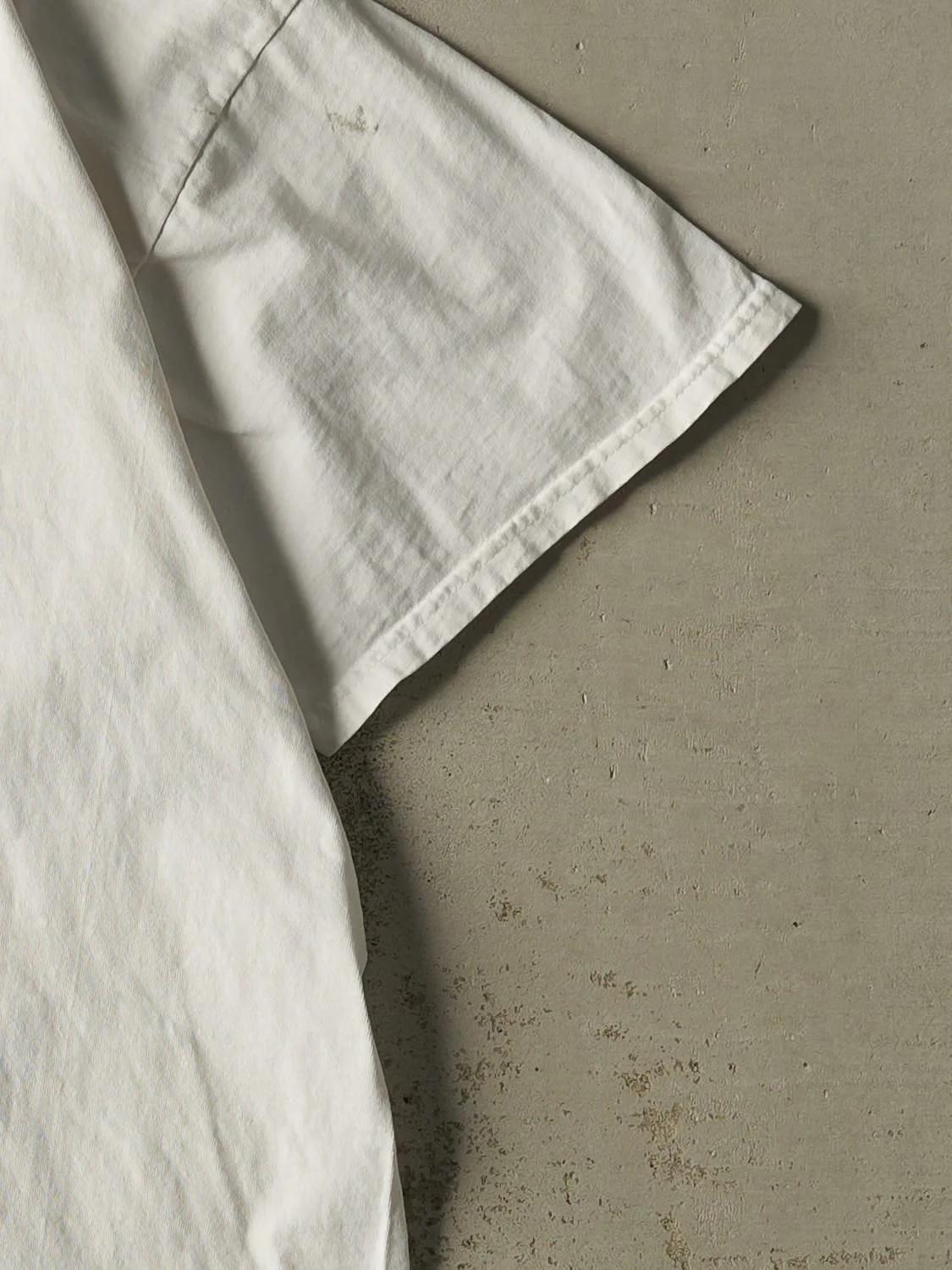Vintage Y2K White Nike Embroidered Swoosh Tee (XL/XXL) - Image 4