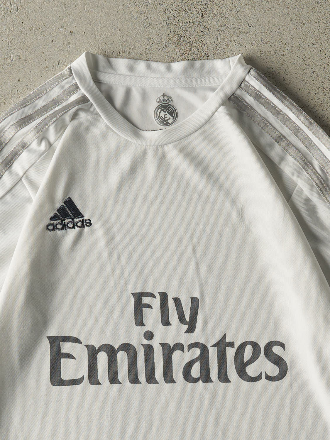 Vintage Y2K White Real Madrid #11 Gareth Bale Soccer Jersey (M) - Image 3