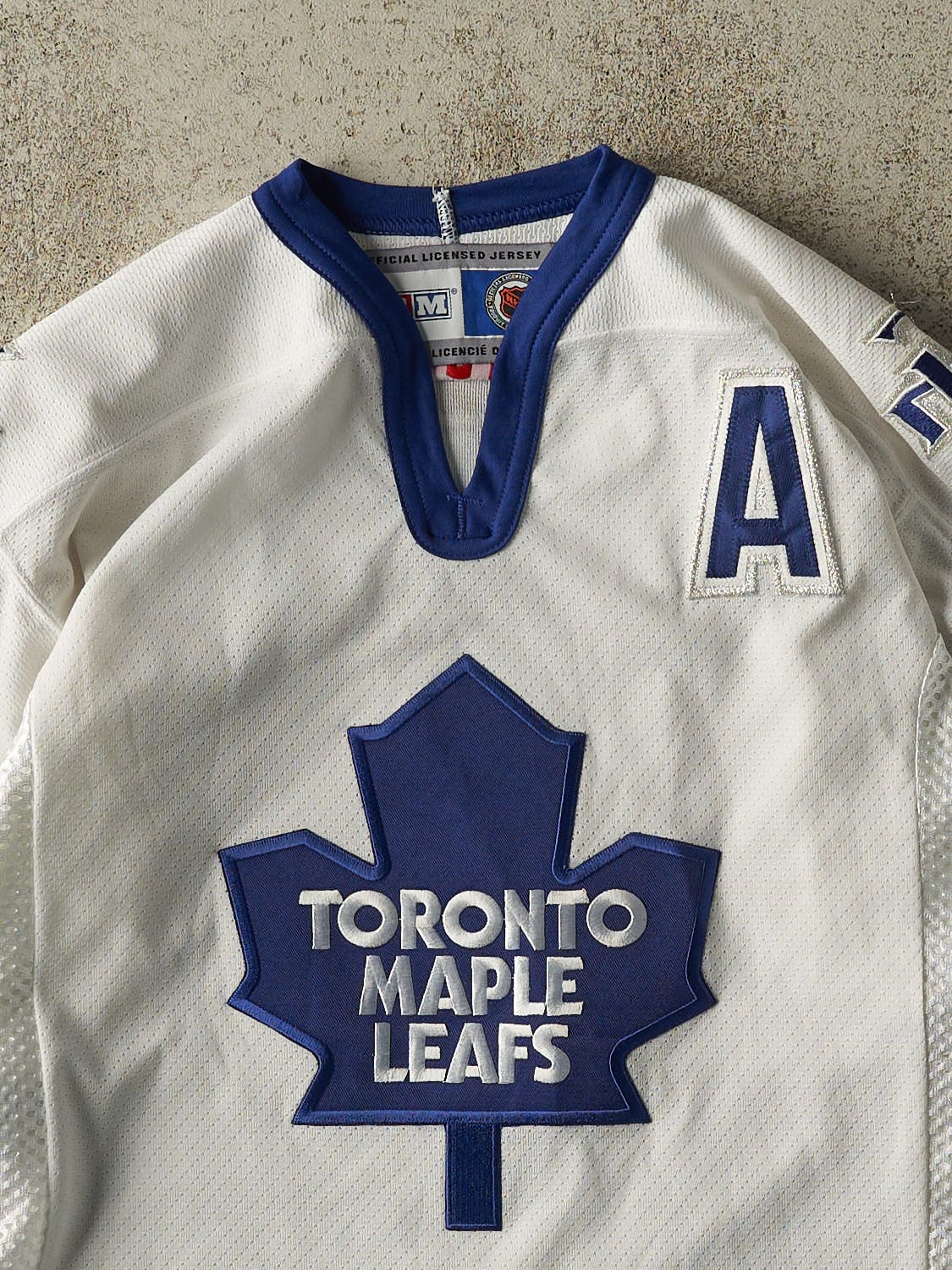 Vintage Y2K White Toronto Maple Leafs #7 Gary Roberts Jersey (S/M) - Image 3