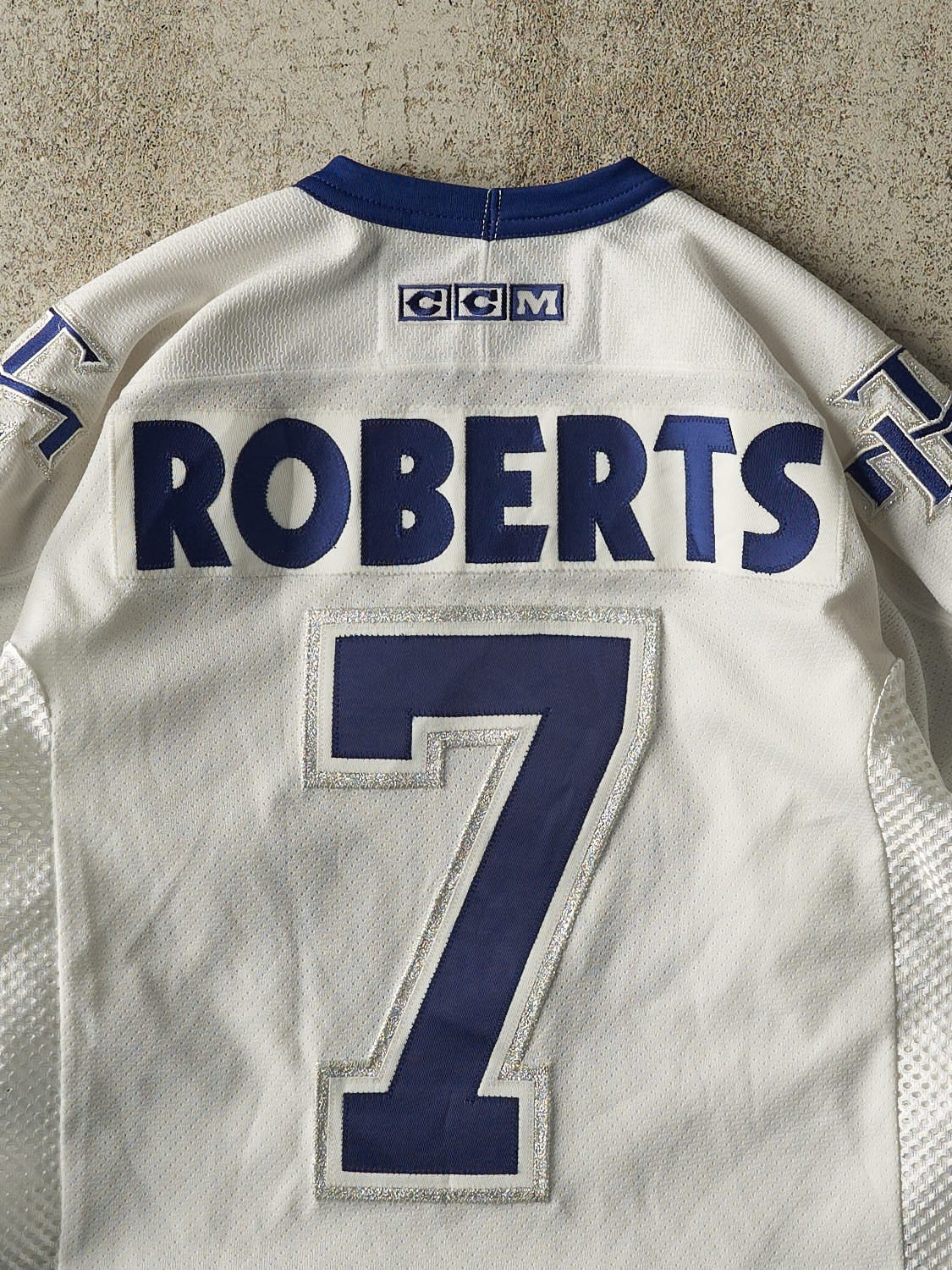 Vintage Y2K White Toronto Maple Leafs #7 Gary Roberts Jersey (S/M) - Image 4